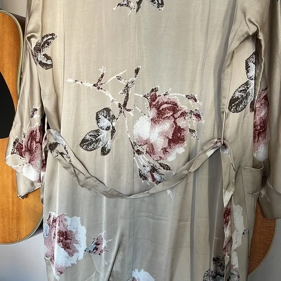 Wilfred Floral Beige Robe - Picture 8 of 16